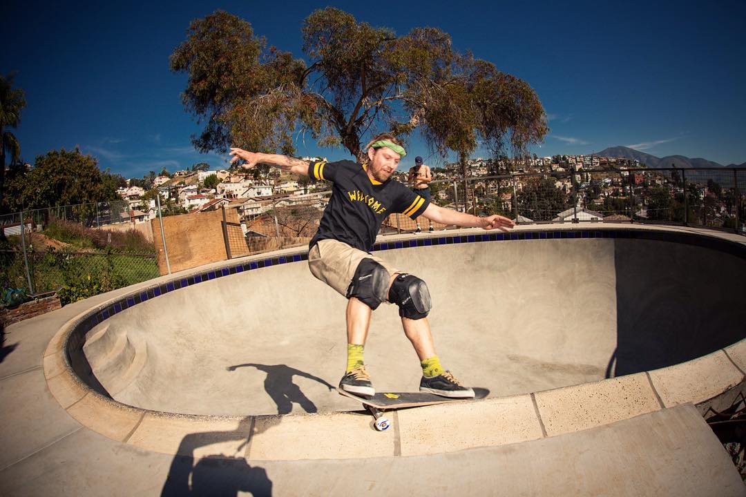 Thomas Madsen enjoys a smith grind in the California sun @sidewalksurfers