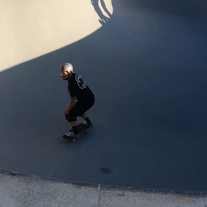 Anders grinding  some poolcoping at yesterday’s killer 50/50 session at La Kantera‘s kidney pool @anderstellen